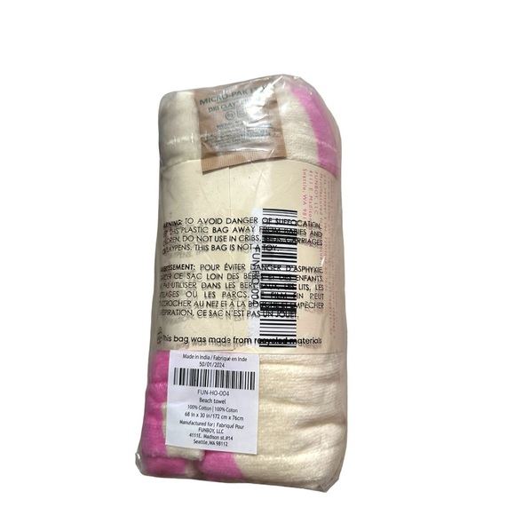 FUNBOY NWT Poolside Leisure Club Pink Plush Beach Towel Oversized 68” x 30” NWT - Picture 7 of 7